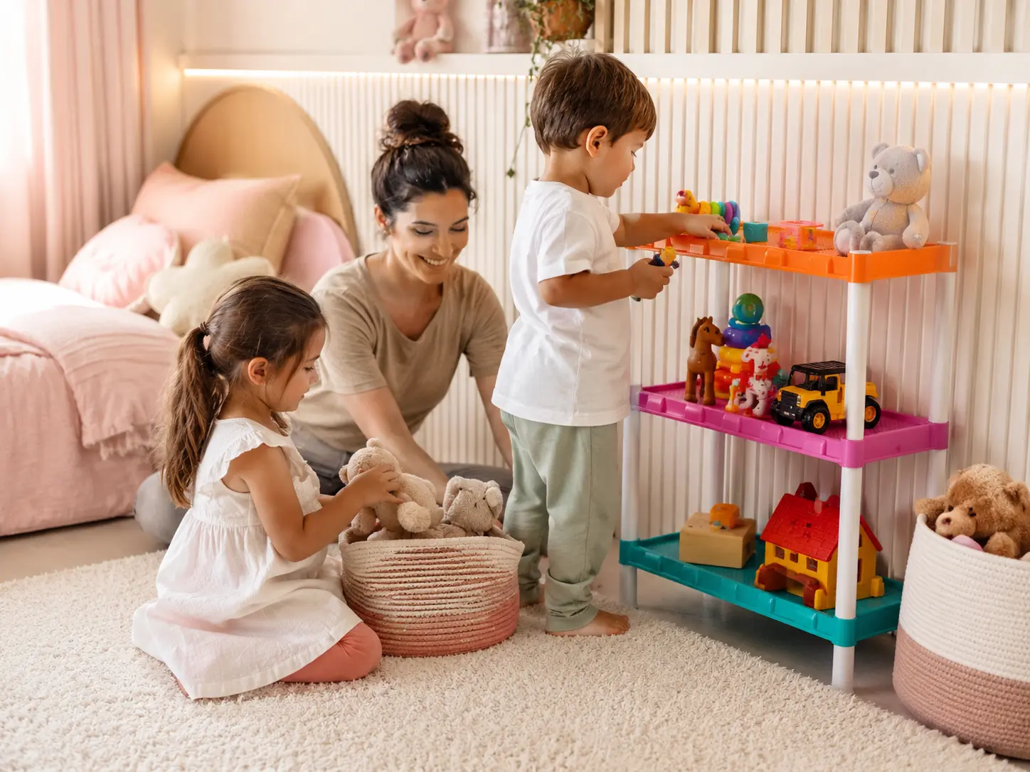 Estante multicolor com 3 prateleiras para organização da casa